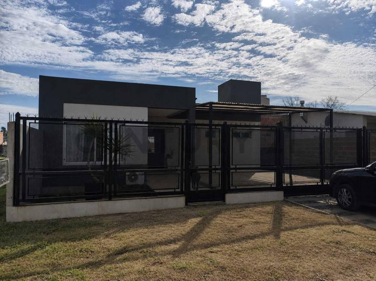 OPORTUNIDAD ÚNICA - CASA MODERNA CON PILETA - USD 90.000