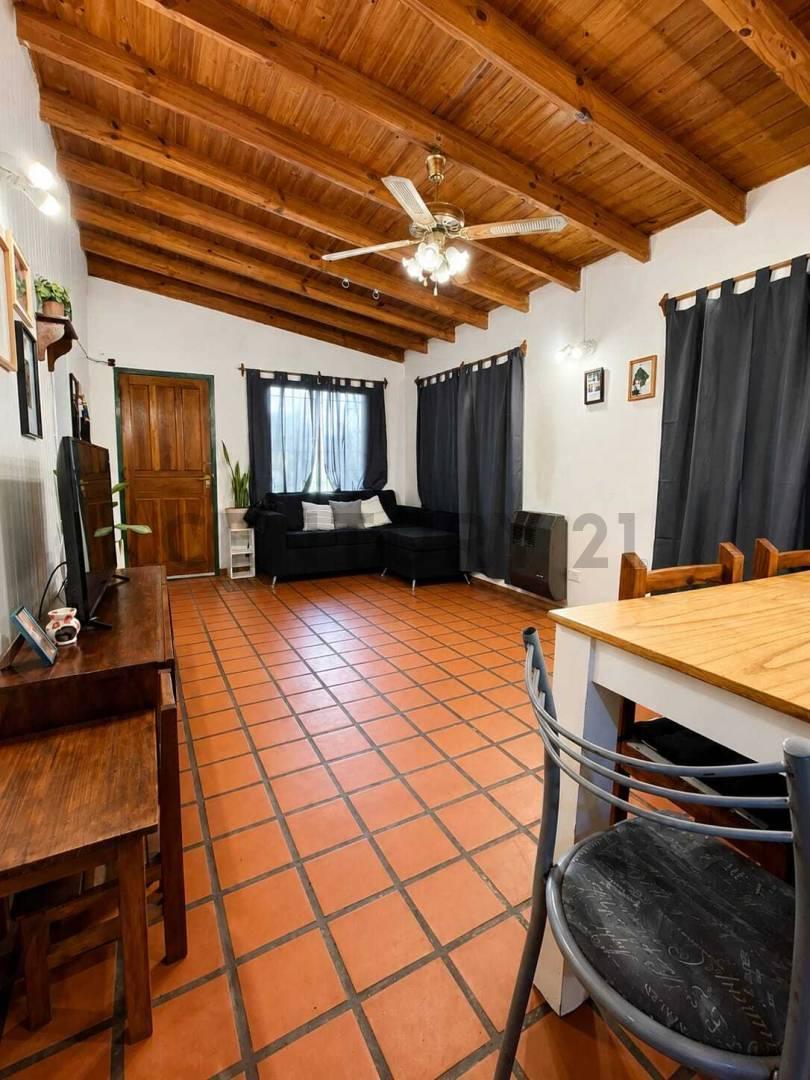 Foto de Venta de casa 2 ambientes con galería y parque con parrila, Villa, imagen 3