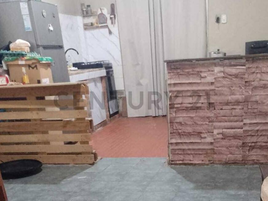 Foto de IMPORTANTE CASA EN 2 PLANTAS- SPEGAZZINI EZEIZA-TOMA VEHICULO EN PARTE, imagen 4