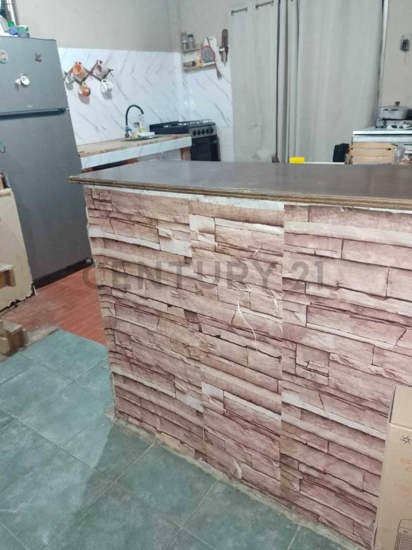 Foto de IMPORTANTE CASA EN 2 PLANTAS- SPEGAZZINI EZEIZA-TOMA VEHICULO EN PARTE, imagen 1