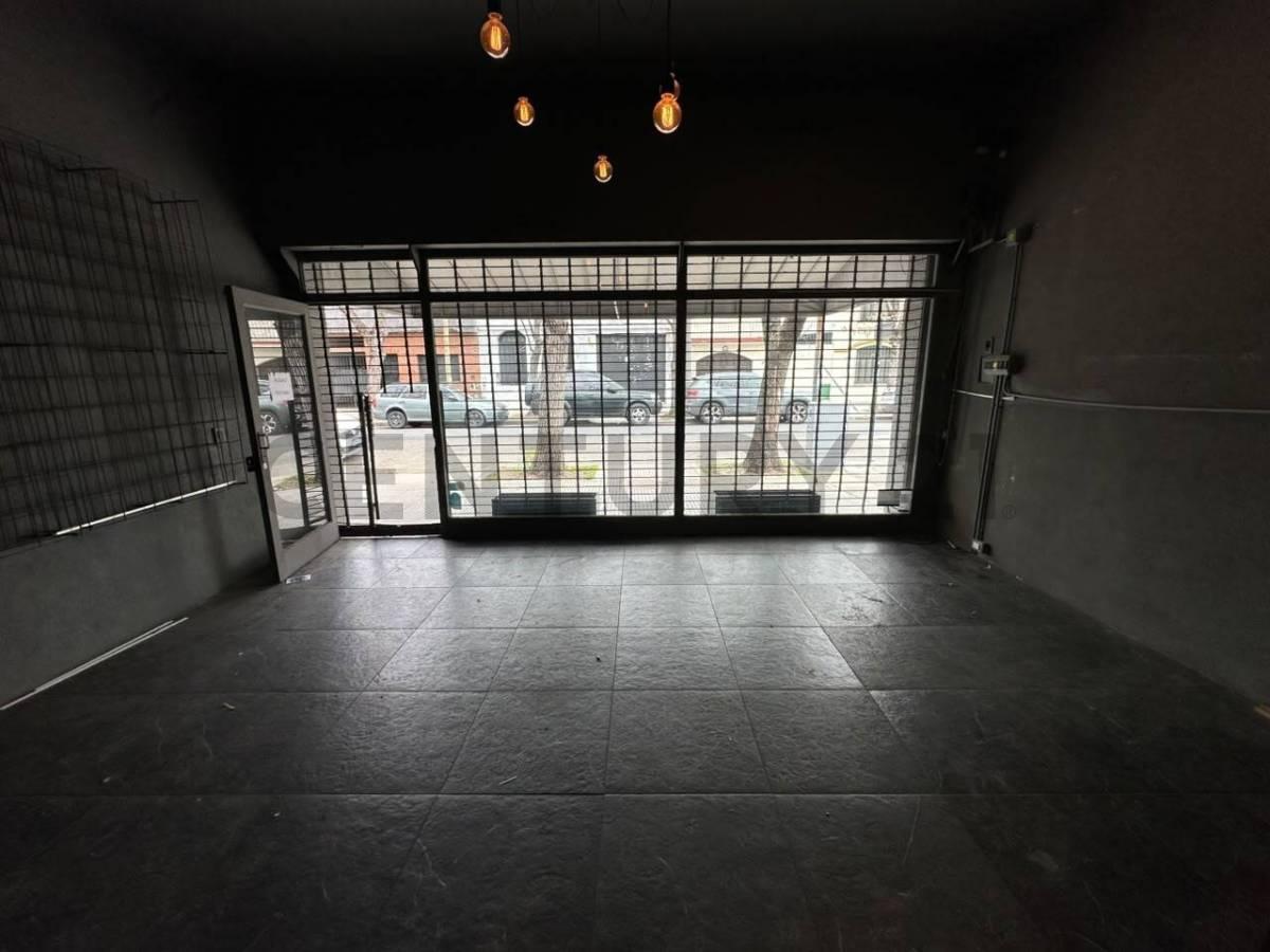 Foto de ALQUILER - LOCAL COMERCIAL - SAAVEDRA, imagen 4
