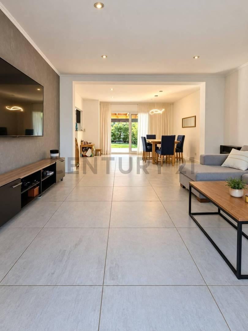 Foto de Venta casa 3 ambientes con parque y pileta, Barrio Montecarlo, Pilar, imagen 3