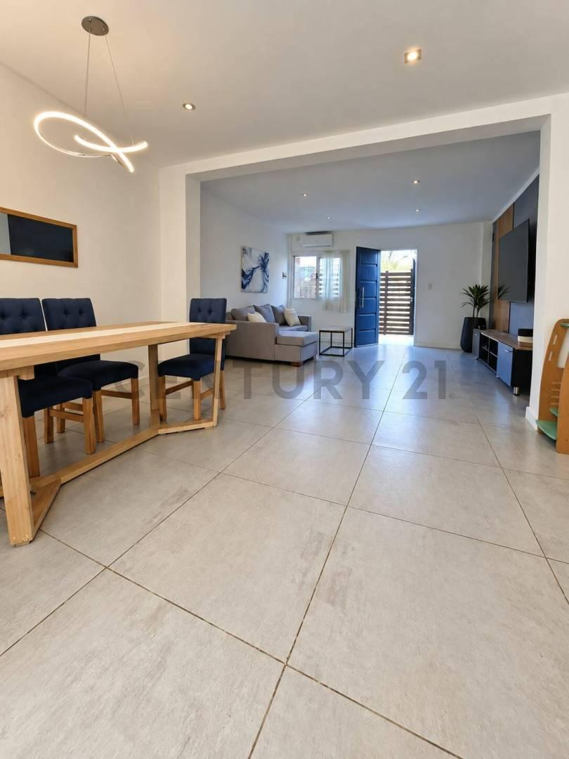 Foto de Venta casa 3 ambientes con parque y pileta, Barrio Montecarlo, Pilar, imagen 1
