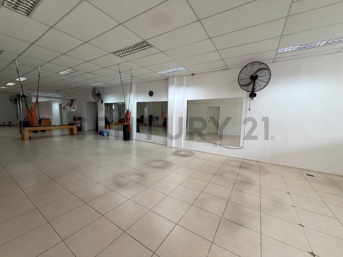 Foto de LOCAL EN CENTRO DE PILAR A LA VENTA, imagen 1