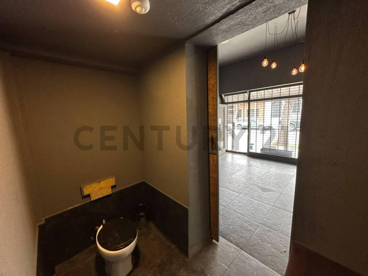 Foto de ALQUILER - LOCAL COMERCIAL - SAAVEDRA, imagen 1