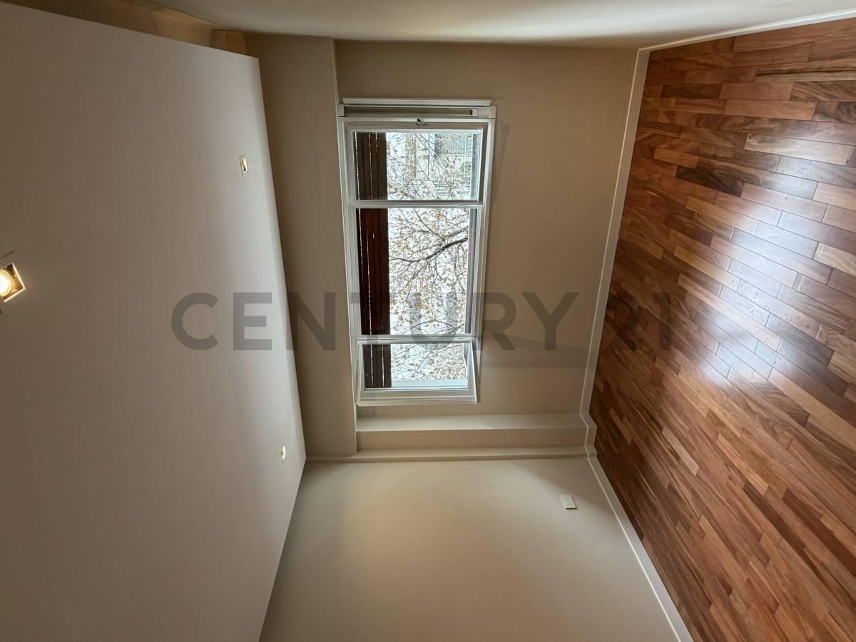 Foto de Venta Departamento Las Cañitas 4 amb + hab de servicio + balcon al, imagen 3