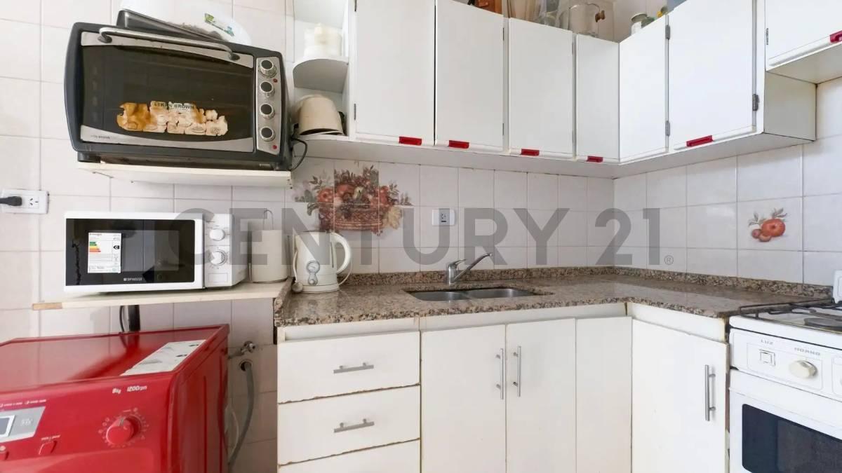 Foto de VENTA DEPARTAMENTO 4amb BARRACAS Piso Alto, imagen 3