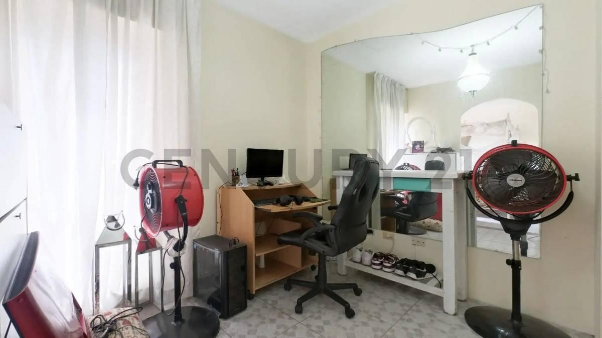 Foto de VENTA DEPARTAMENTO 4amb BARRACAS Piso Alto, imagen 2