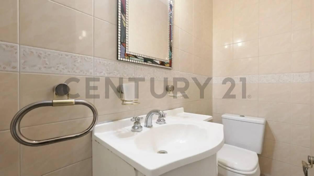 Foto de VENTA DEPARTAMENTO 4amb BARRACAS Piso Alto, imagen 4