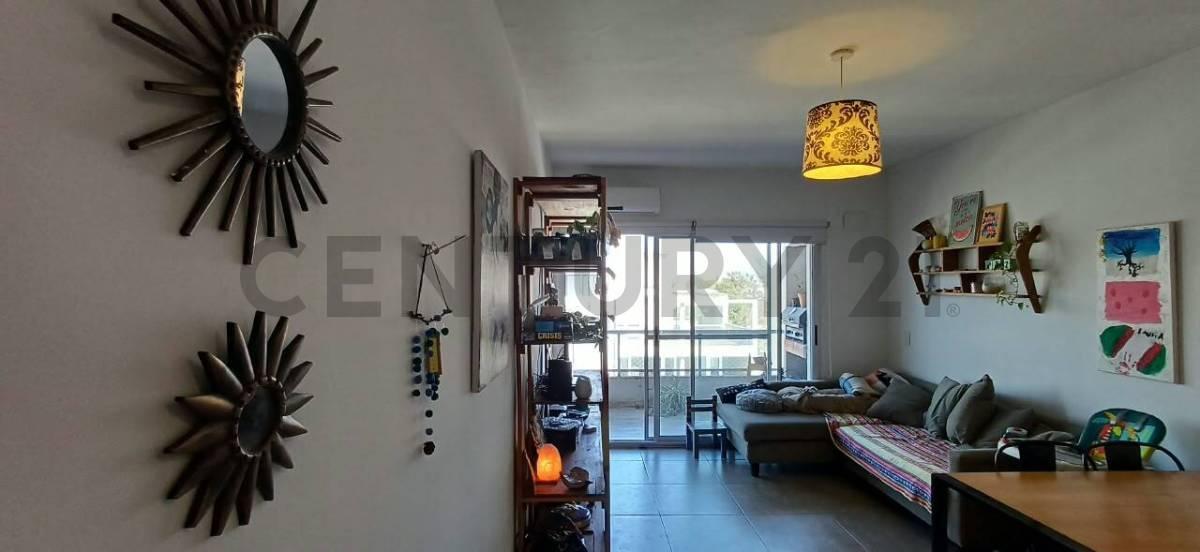 Foto de VENTA DEPARTAMENTO SEMIPISO 3 AMBIENTES Y COCHERA CUBIERTA - TIGRE, imagen 2