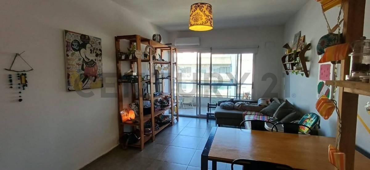 Foto de VENTA DEPARTAMENTO SEMIPISO 3 AMBIENTES Y COCHERA CUBIERTA - TIGRE, imagen 1