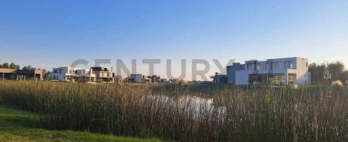 Foto de Venta de lote central en el Barrio El Naudir- Aguas Privadas, imagen 4