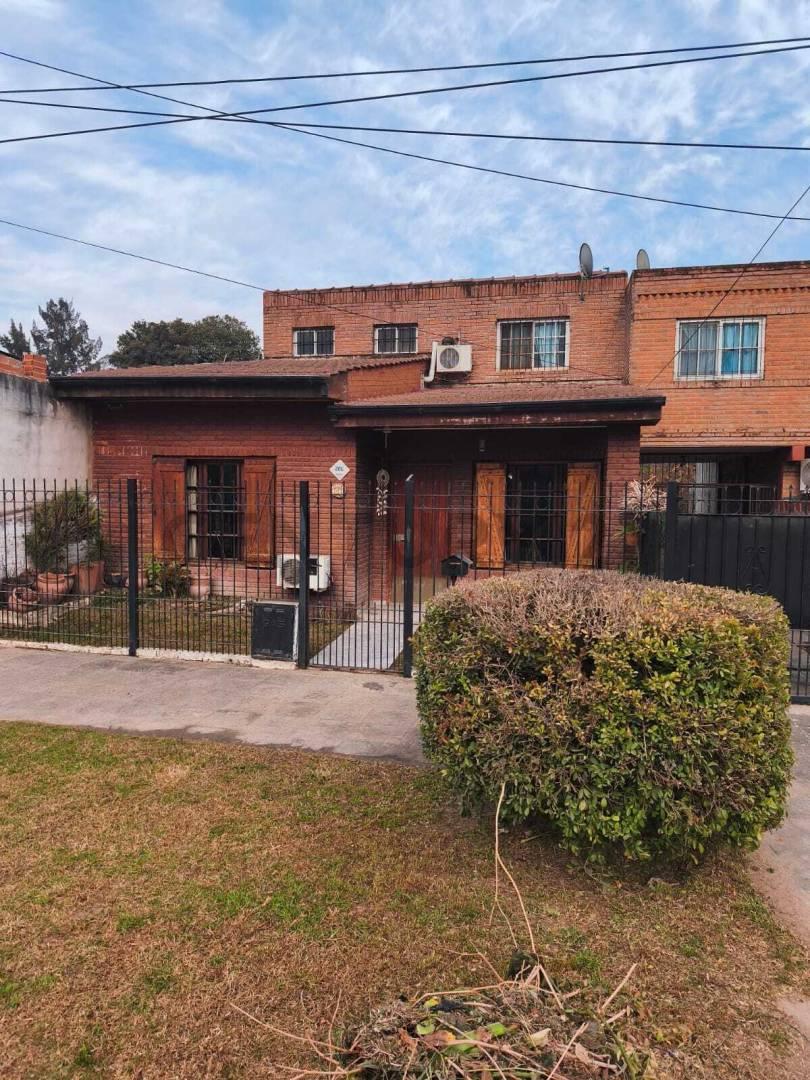 Foto de VENTA - CASA Y DEPARTAMENTO - GARIN, imagen 2