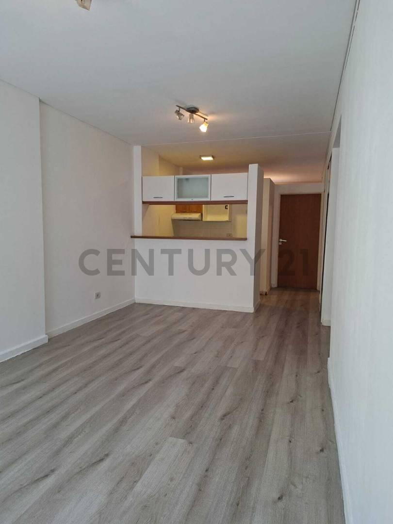 Foto de ALQUILER DEPARTAMENTO 2 AMBIENTES CON PATIO Y BALCÓN, EN FLORES - CABA, imagen 2