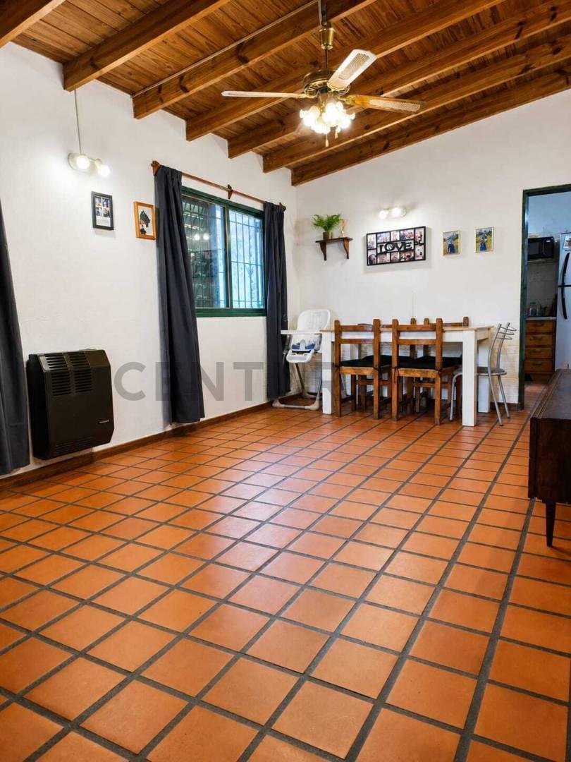 Foto de Venta de casa en lote de 480 metros con galería y parque con parrila, imagen 2