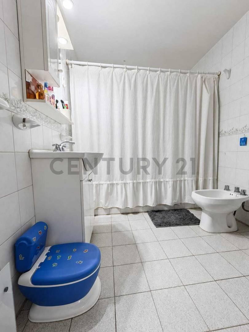Foto de Venta de casa en lote de 480 metros con galería y parque con parrila, imagen 4