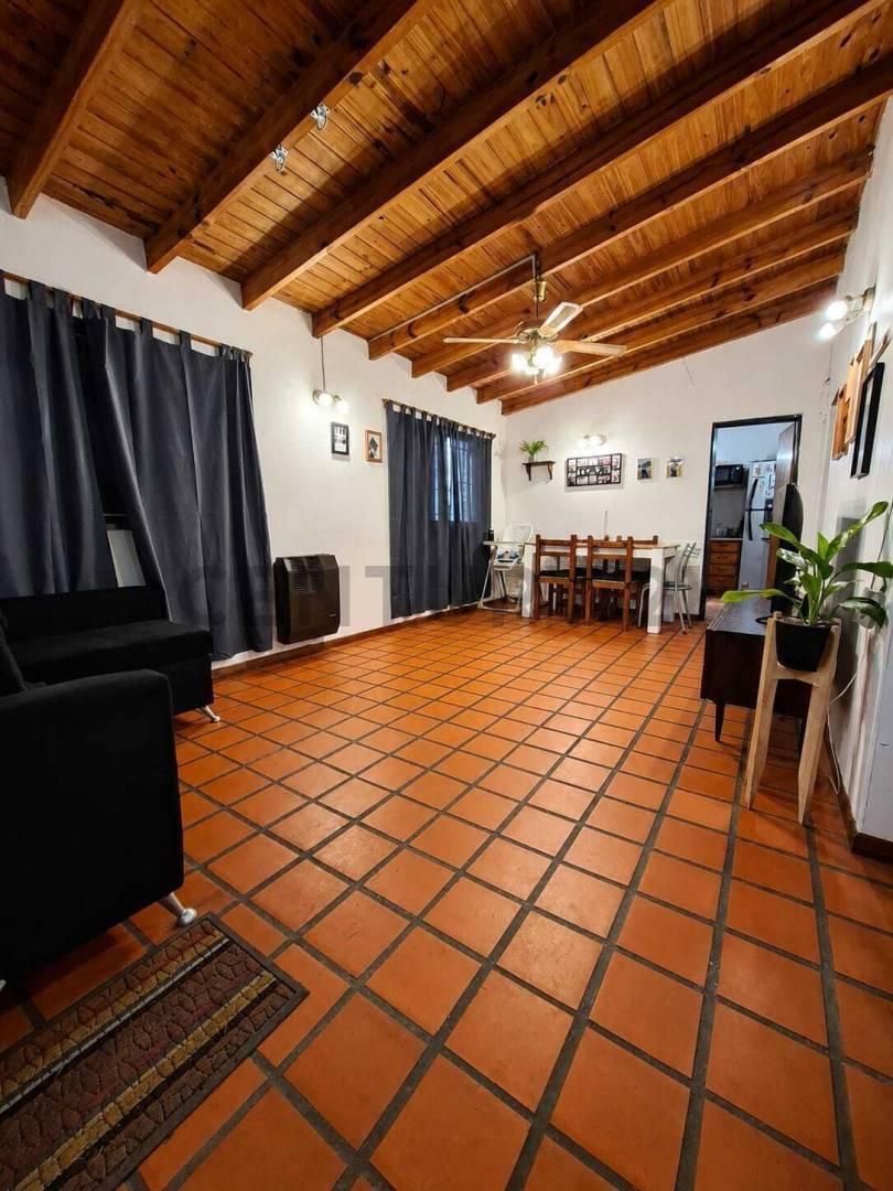 Foto de Venta de casa en lote de 480 metros con galería y parque con parrila, imagen 3