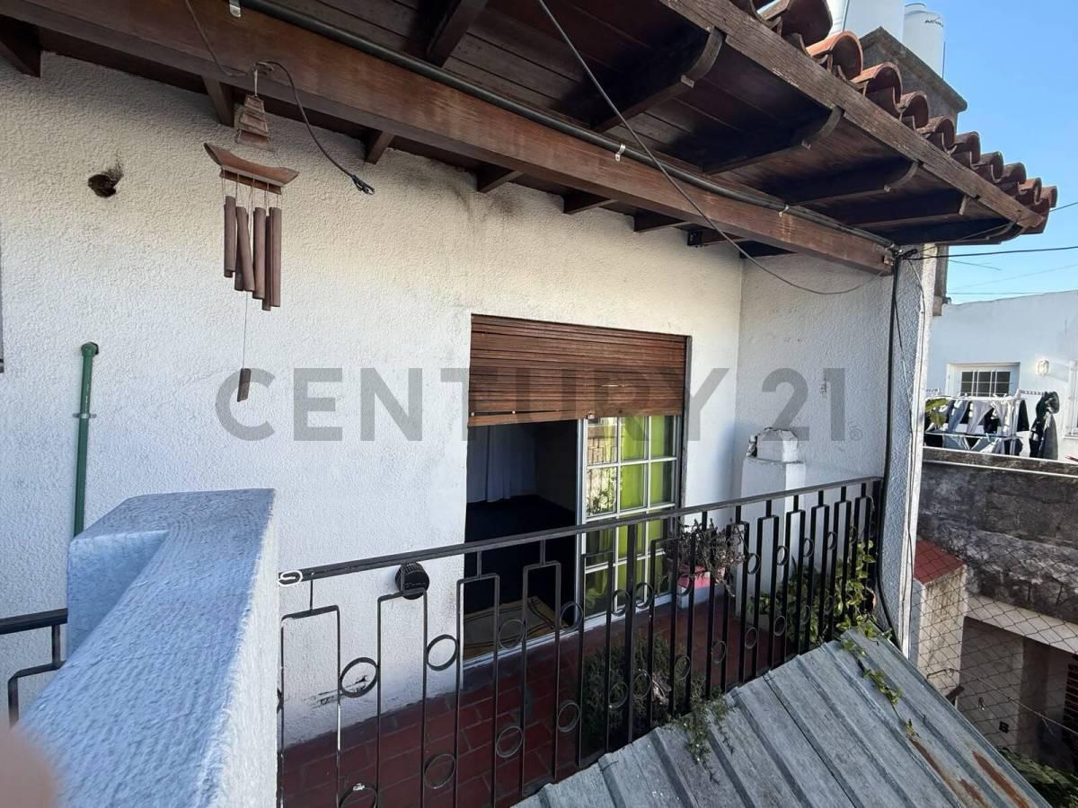 Foto de CASA 3 AMB EN PLANTAS CON POTENCIAL LOCAL-CENTRO DE LOS POLVORINES-APTO, imagen 3