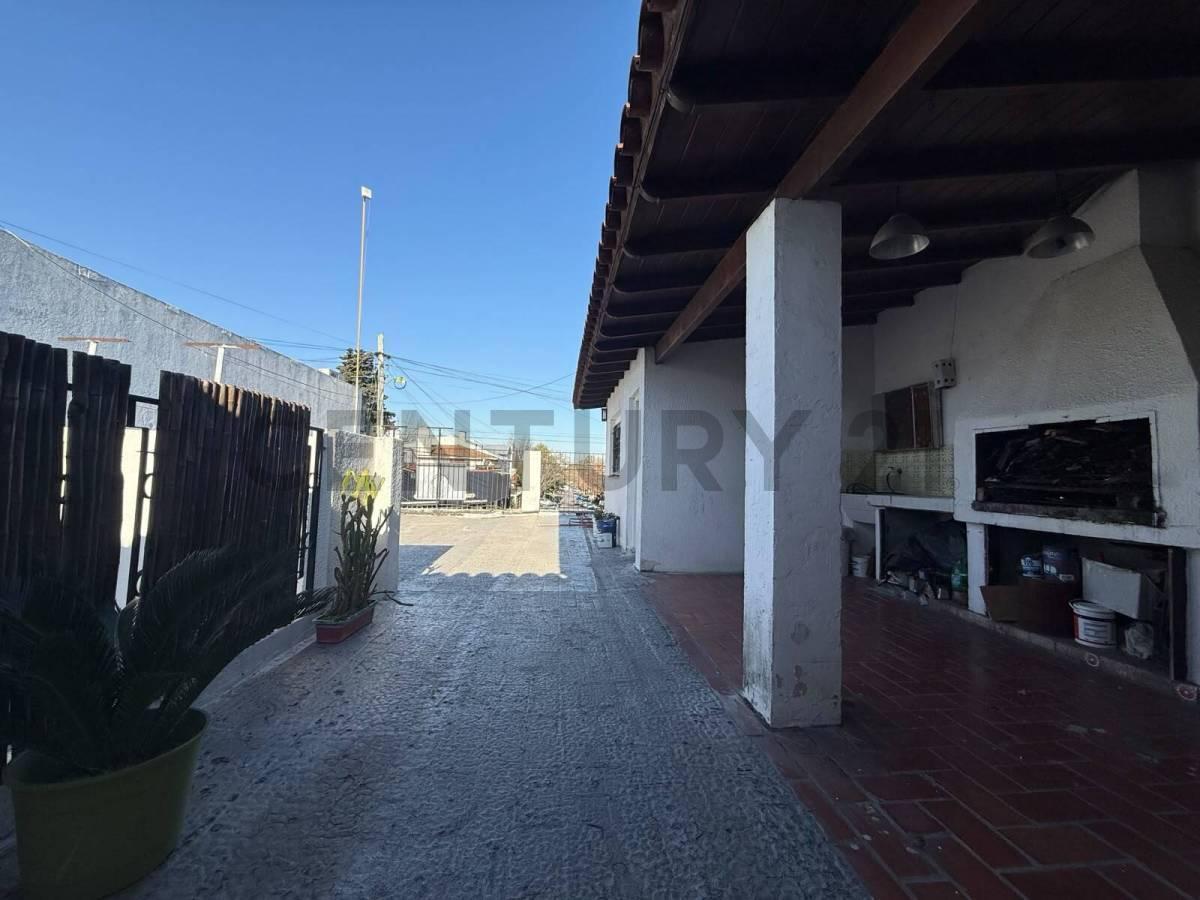 Foto de CASA 3 AMB EN PLANTAS CON POTENCIAL LOCAL-CENTRO DE LOS POLVORINES-APTO, imagen 4