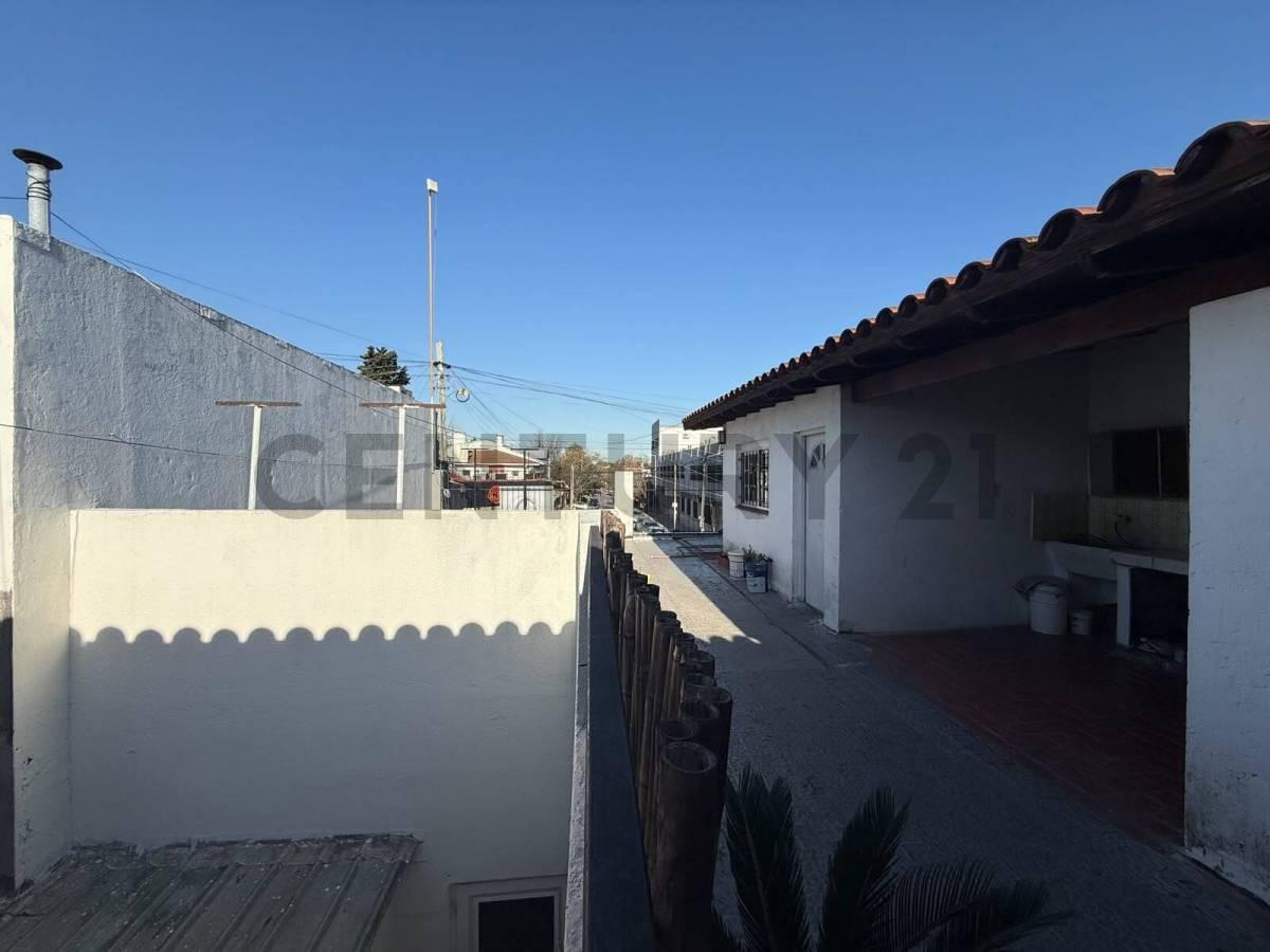 Foto de CASA 3 AMB EN PLANTAS CON POTENCIAL LOCAL-CENTRO DE LOS POLVORINES-APTO, imagen 5