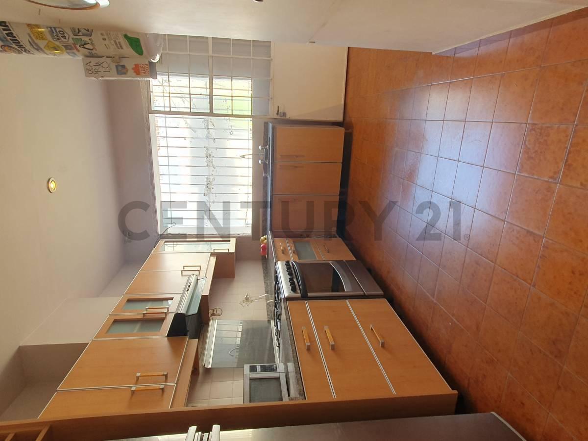 Foto de Casa en alquiler | 4 dormitorios | Dependencia con cocina y baño |, imagen 2