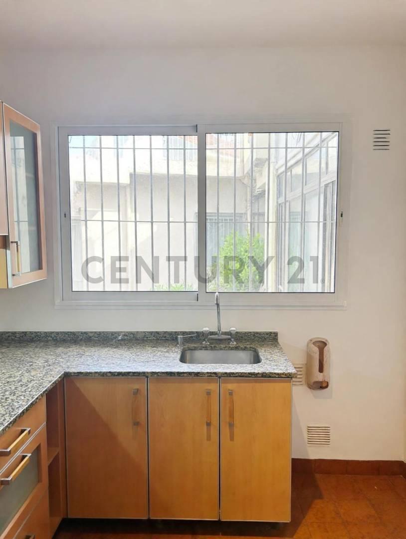 Foto de Casa en alquiler | 4 dormitorios | Dependencia con cocina y baño |, imagen 3