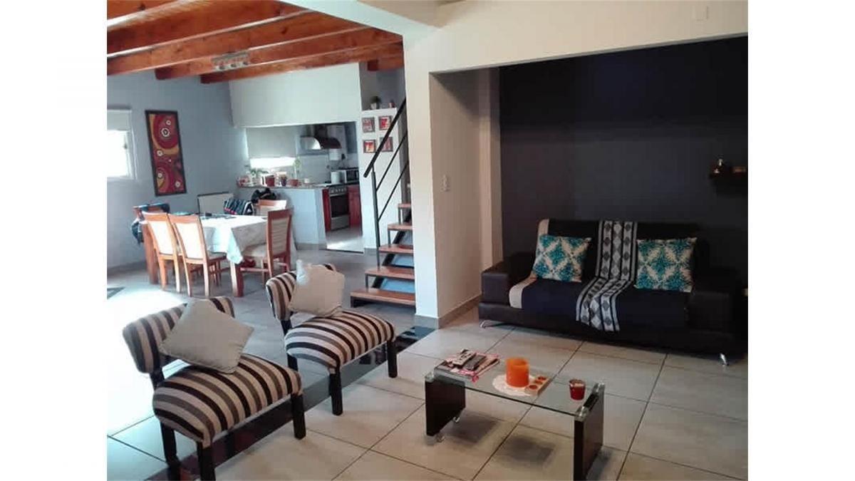 Foto de Triplex 3amb + dep + Parrilla en venta Sarandí Avellaneda, imagen 2