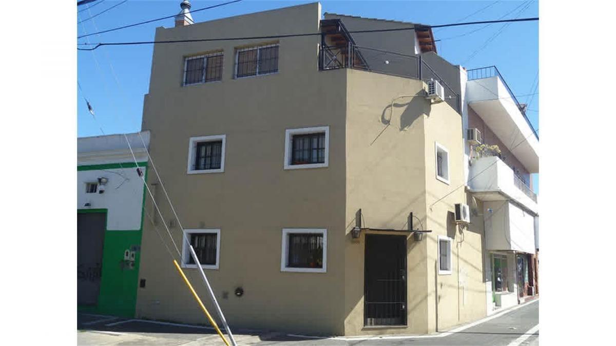 Foto de Triplex 3amb + dep + Parrilla en venta Sarandí Avellaneda, imagen 1