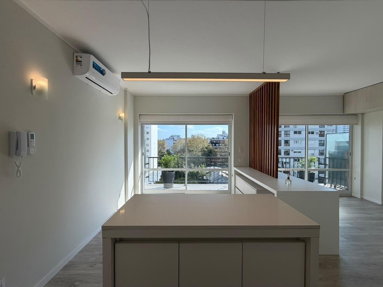 Foto de Venta Monoambiente totalmente refaccionado a nuevo con balcón corrido y, imagen 2