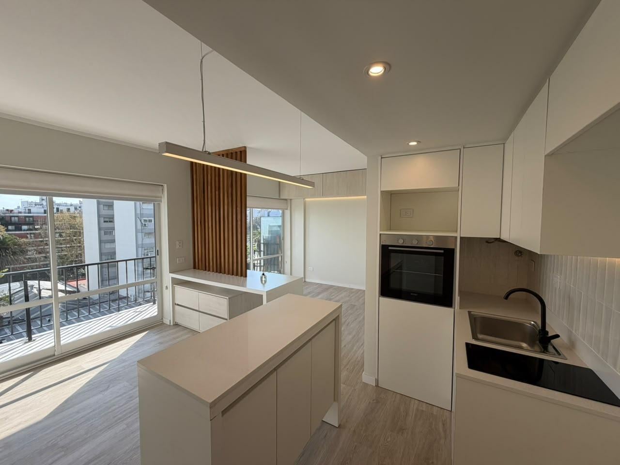 Foto de Venta Monoambiente totalmente refaccionado a nuevo con balcón corrido y, imagen 1