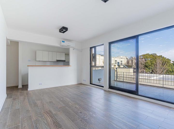Departamento 2 Ambientes en Villa Urquiza, Balcón con Parrilla y Vista Abierta 5