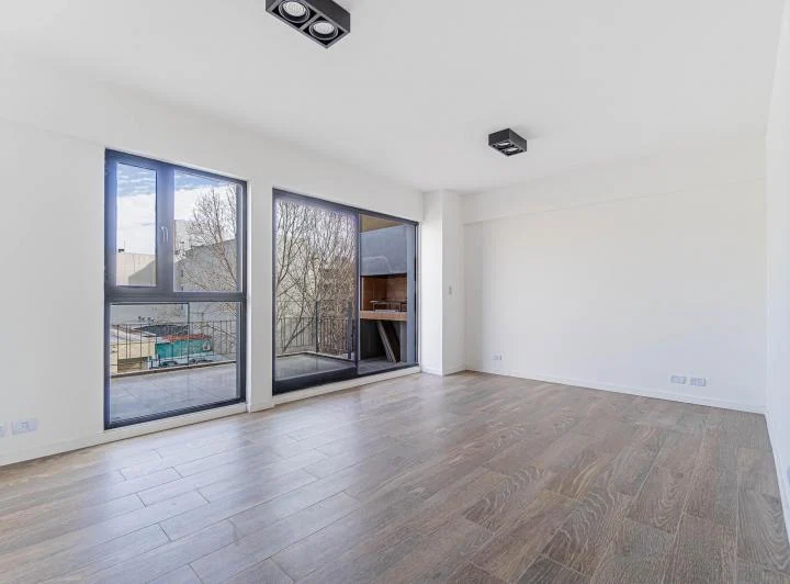 Departamento 2 Ambientes en Villa Urquiza, Balcón con Parrilla y Vista Abierta 1