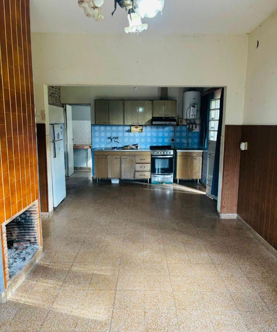 Foto de Casa de 3 Dormitorios con pileta + Galpon Cerrado - Alvarez, imagen 4