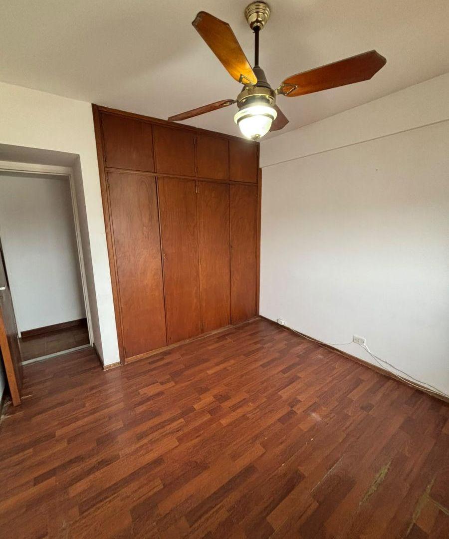 Foto de Venta - Departamento de 3 Dormitorios con Cochera, imagen 2
