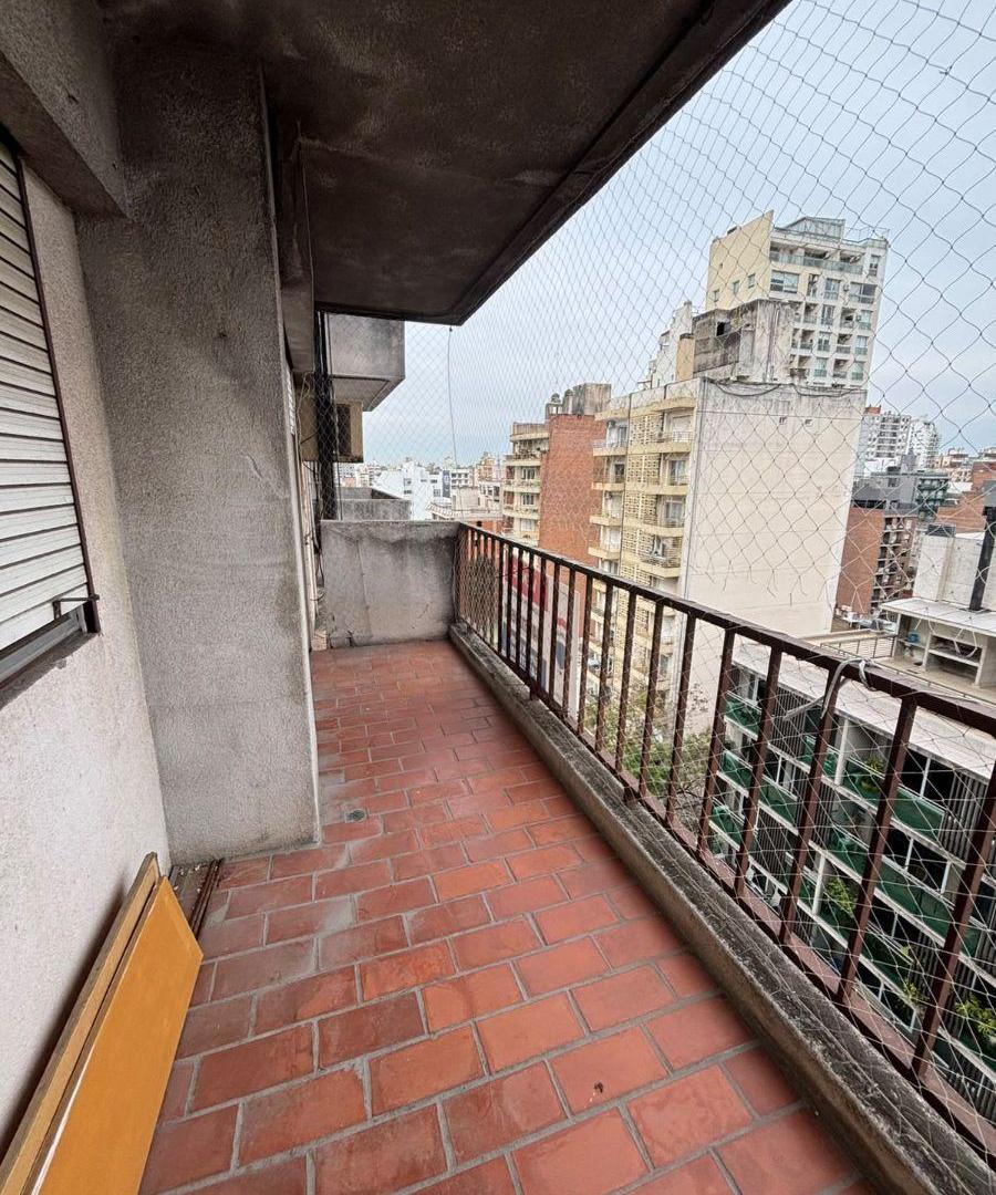 Foto de Venta - Departamento de 3 Dormitorios con Cochera, imagen 3