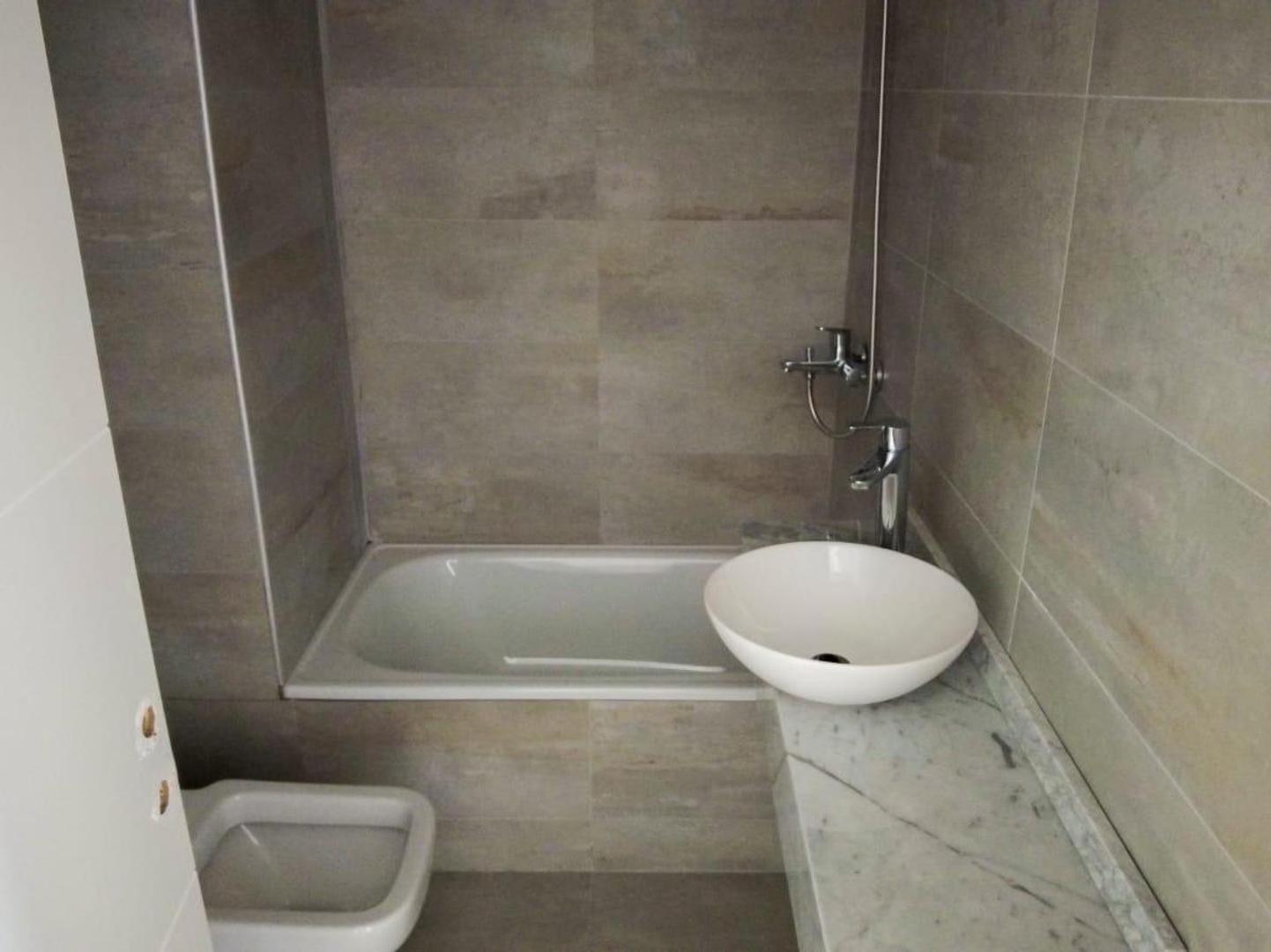 Foto de Excelente 4 Ambientes a Estrenar, Full Amenities!, imagen 2