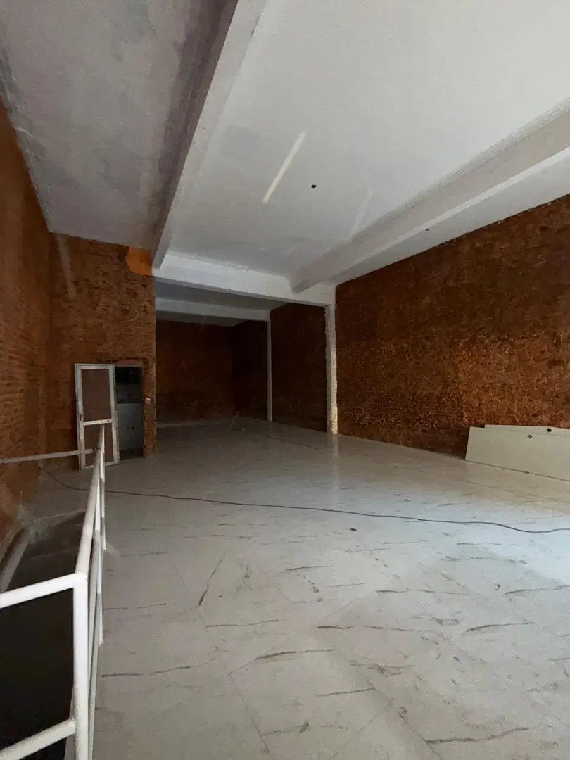 Local a nuevo en zona comercial - Parque Patricios 3