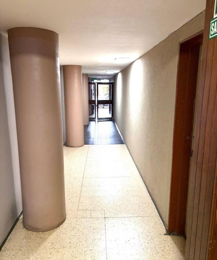 Foto de VENTA DE OFICINA EN PLENO CENTRO DE MENDOZA, imagen 2
