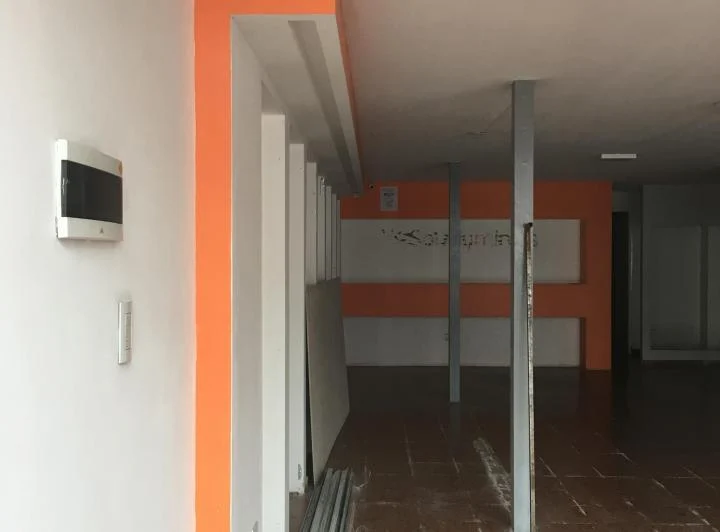 Alquiler de local Zona muy comercial en pleno ctro -Alvear 615 zona construcciÇün 5