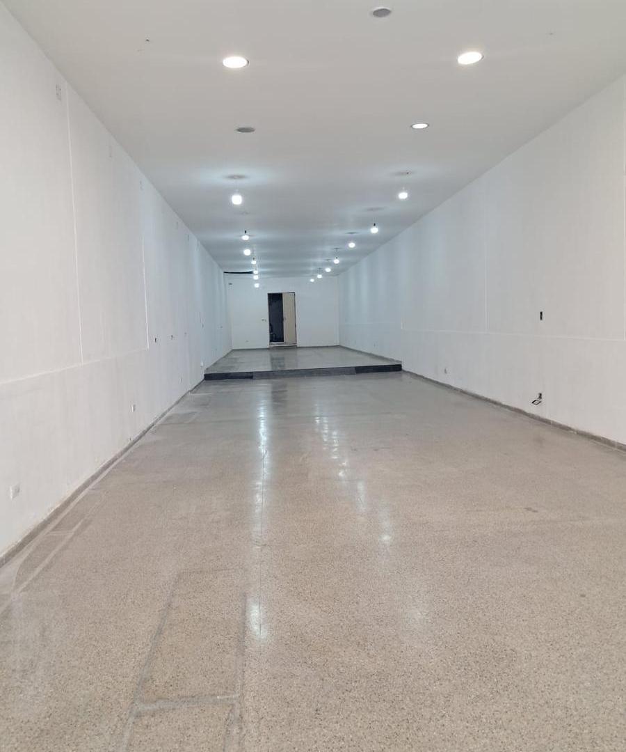 Foto de ALQUILAMOS EXEPCIONAL LOCAL CENTRICO CALLE RIVADAVIA UNICO, imagen 2
