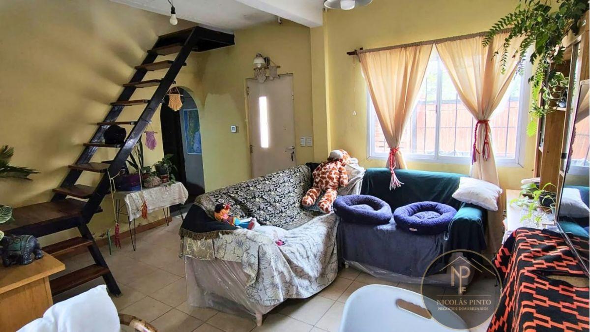 Foto de CASA EN VENTA CON 4 DORMITORIOS Y 2 BAÑOS - DEL VISO - BARRIO SOLARES, imagen 3