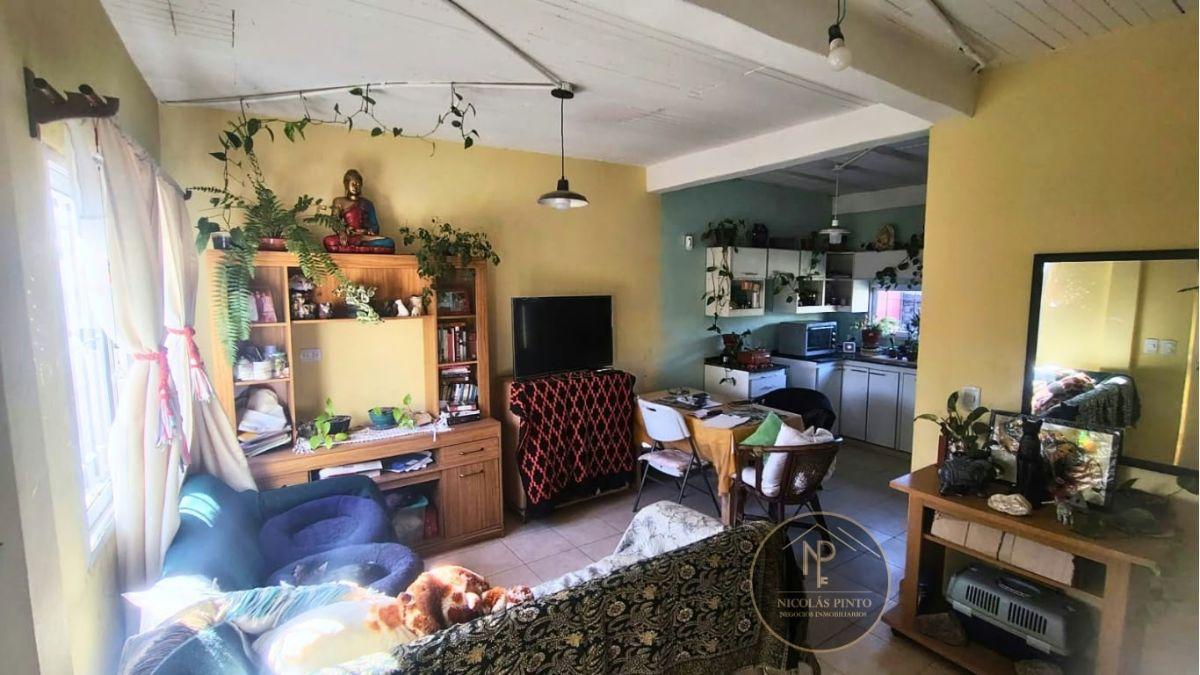 Foto de CASA EN VENTA CON 4 DORMITORIOS Y 2 BAÑOS - DEL VISO - BARRIO SOLARES, imagen 2