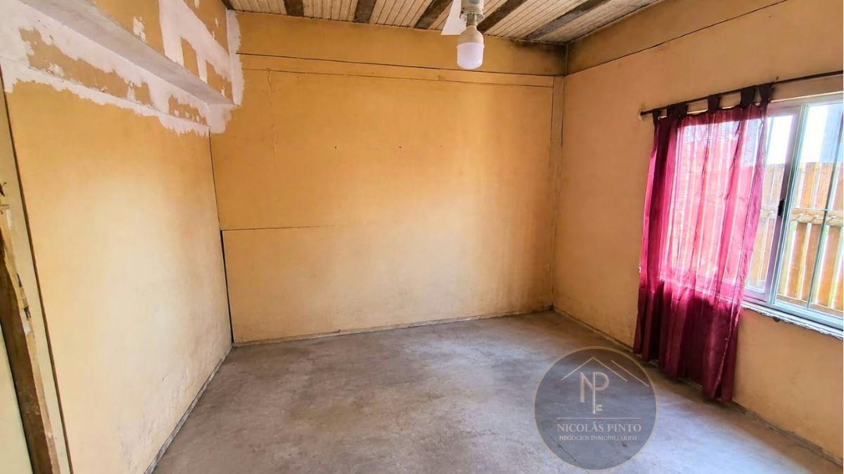 Foto de CASA EN VENTA CON 4 DORMITORIOS Y 2 BAÑOS - DEL VISO - BARRIO SOLARES, imagen 4