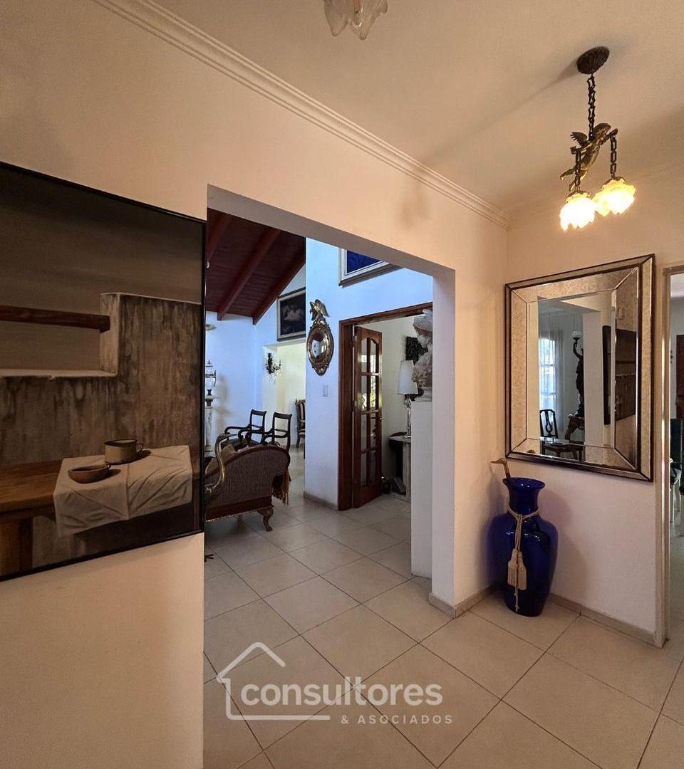 VENTA CASA 3 DORMITORIOS BARRIO ARGUELLO