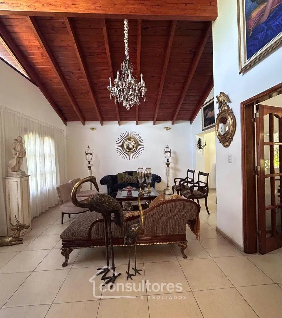 VENTA CASA 3 DORMITORIOS BARRIO ARGUELLO 3