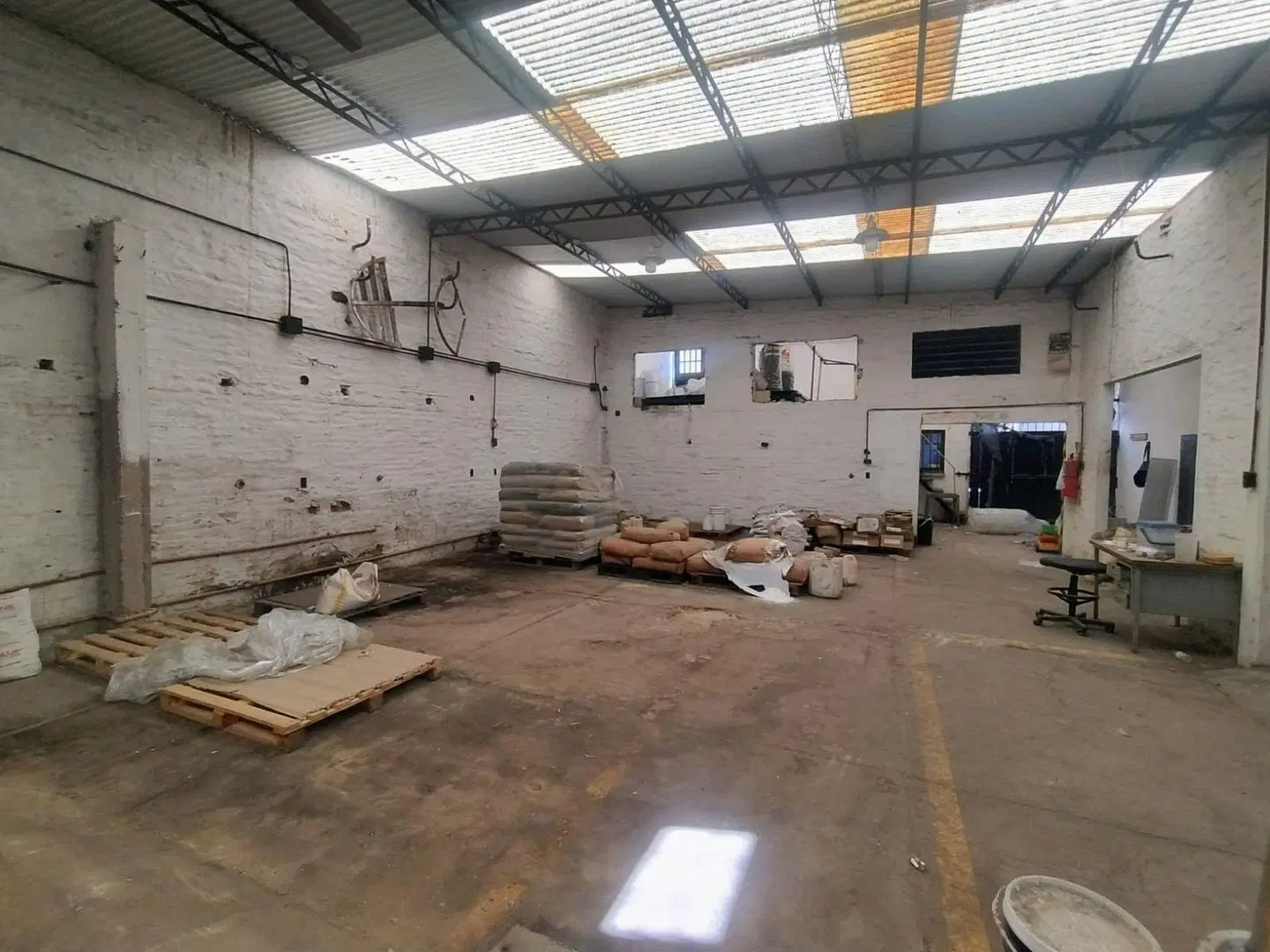 galpon o deposito con vivienda alquiler 3