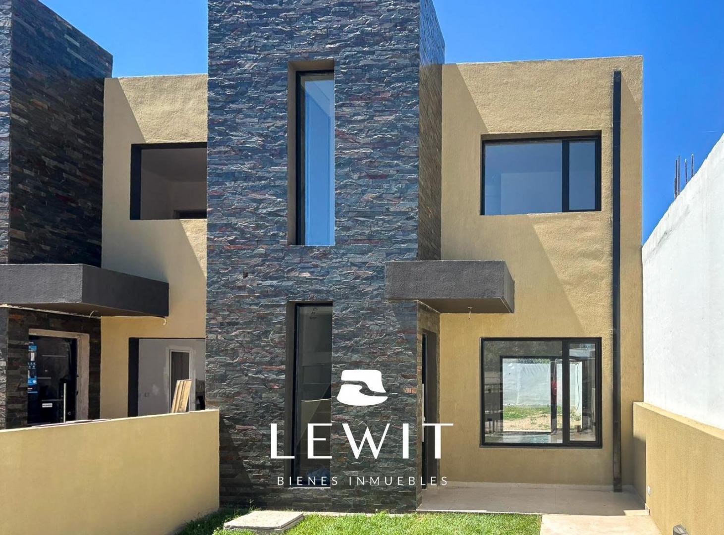 VENTA DUPLEX A ESTENAR 2 DORMITORIOS CON PARRILLA Y COCHERA EN CENTENARIO Bº PERTICONE
