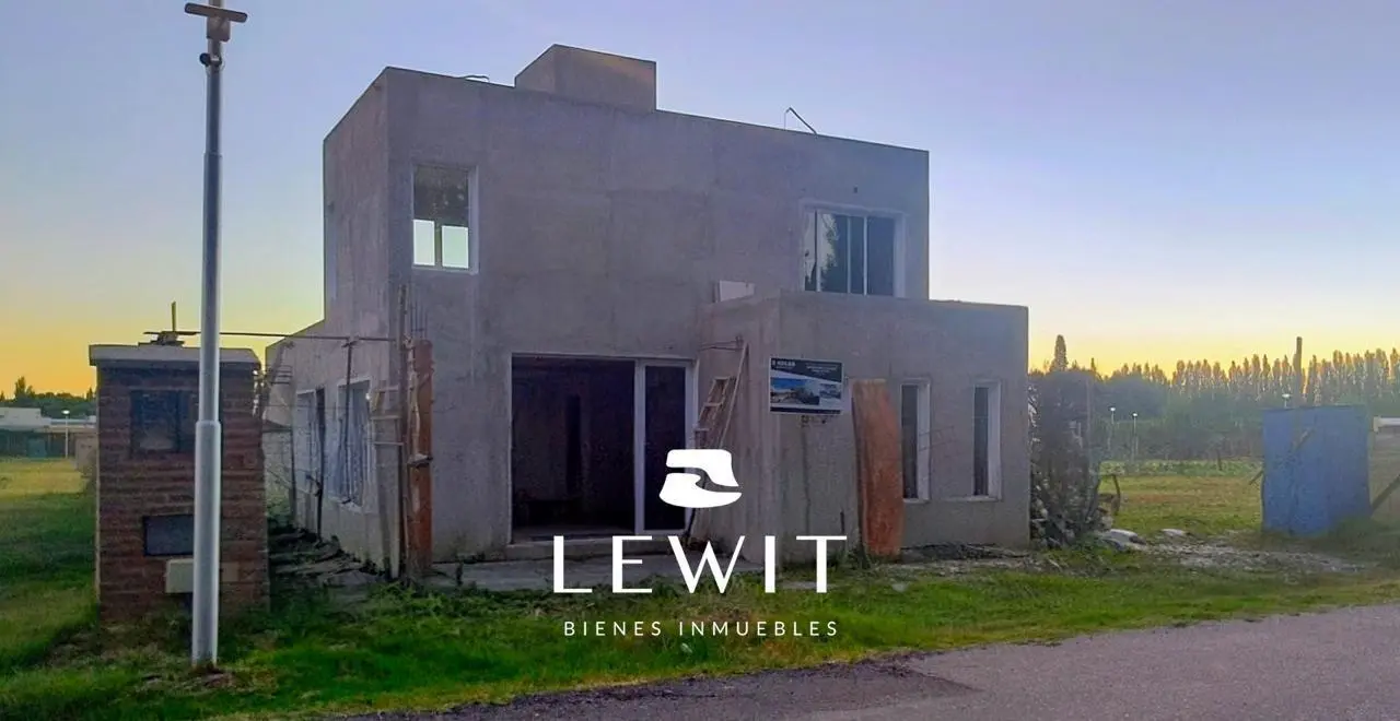 VENTA CASA  4 DORMITORIOS CON PILETA EN CINCO SALTOS B° CINCO SOLES 3