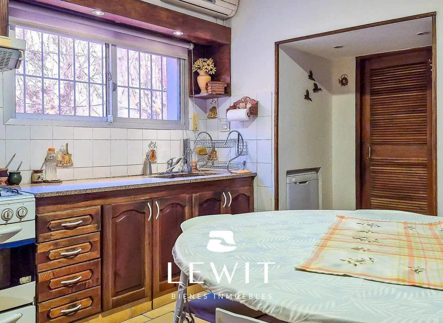 Venta casa | 6 dormitorios | Quincho con baño y parrilla | Cipolletti 8