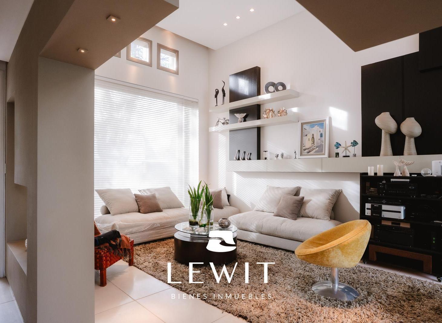 Foto de Venta casa gerencial | 4 dormitorios | Spa | Quincho | Pileta, imagen 1